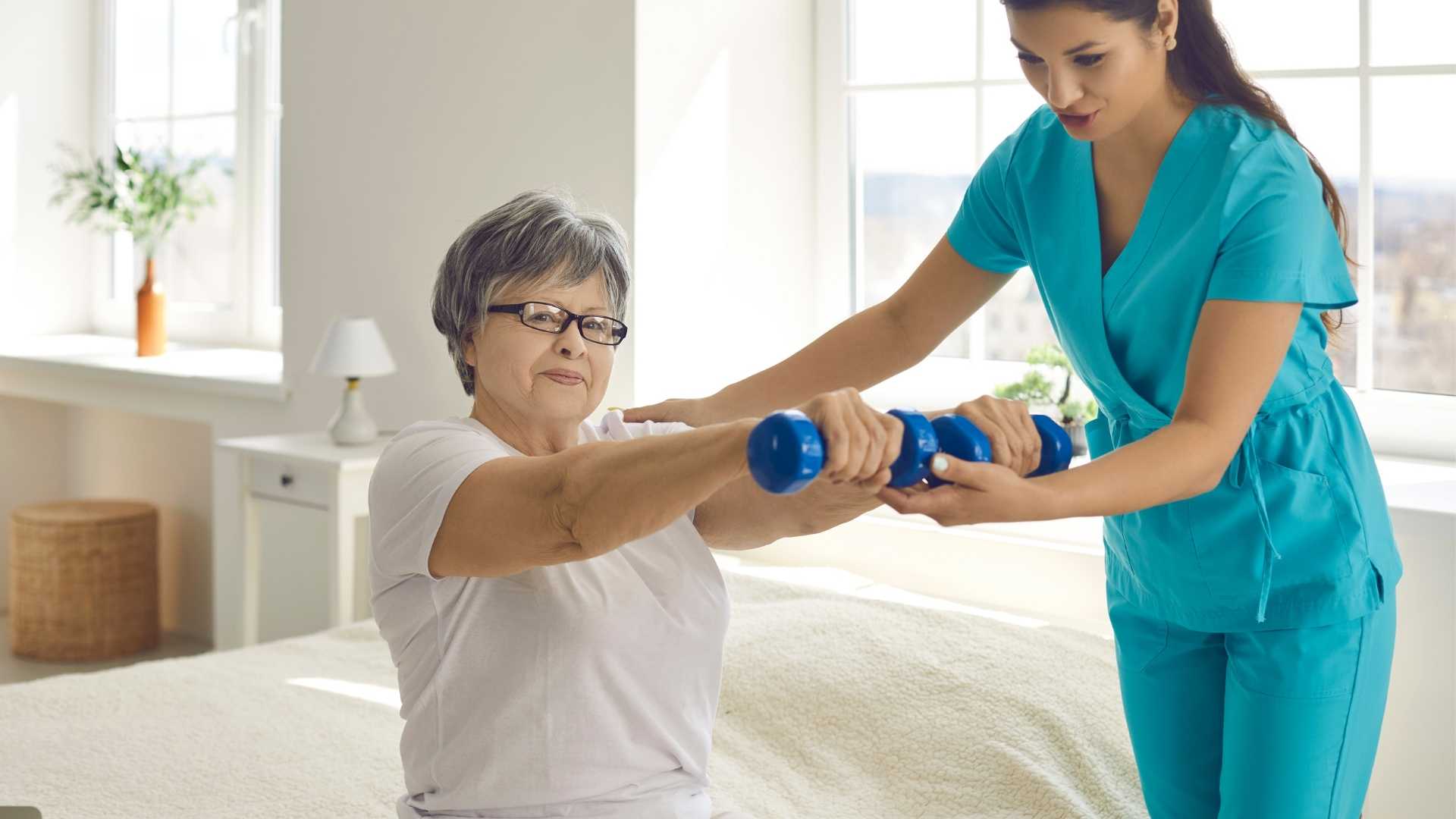Ejercicio en casa para adultos mayores: salud, movimiento y comodidad