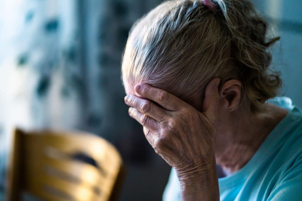 Cómo tratar a los ancianos con demencia senil