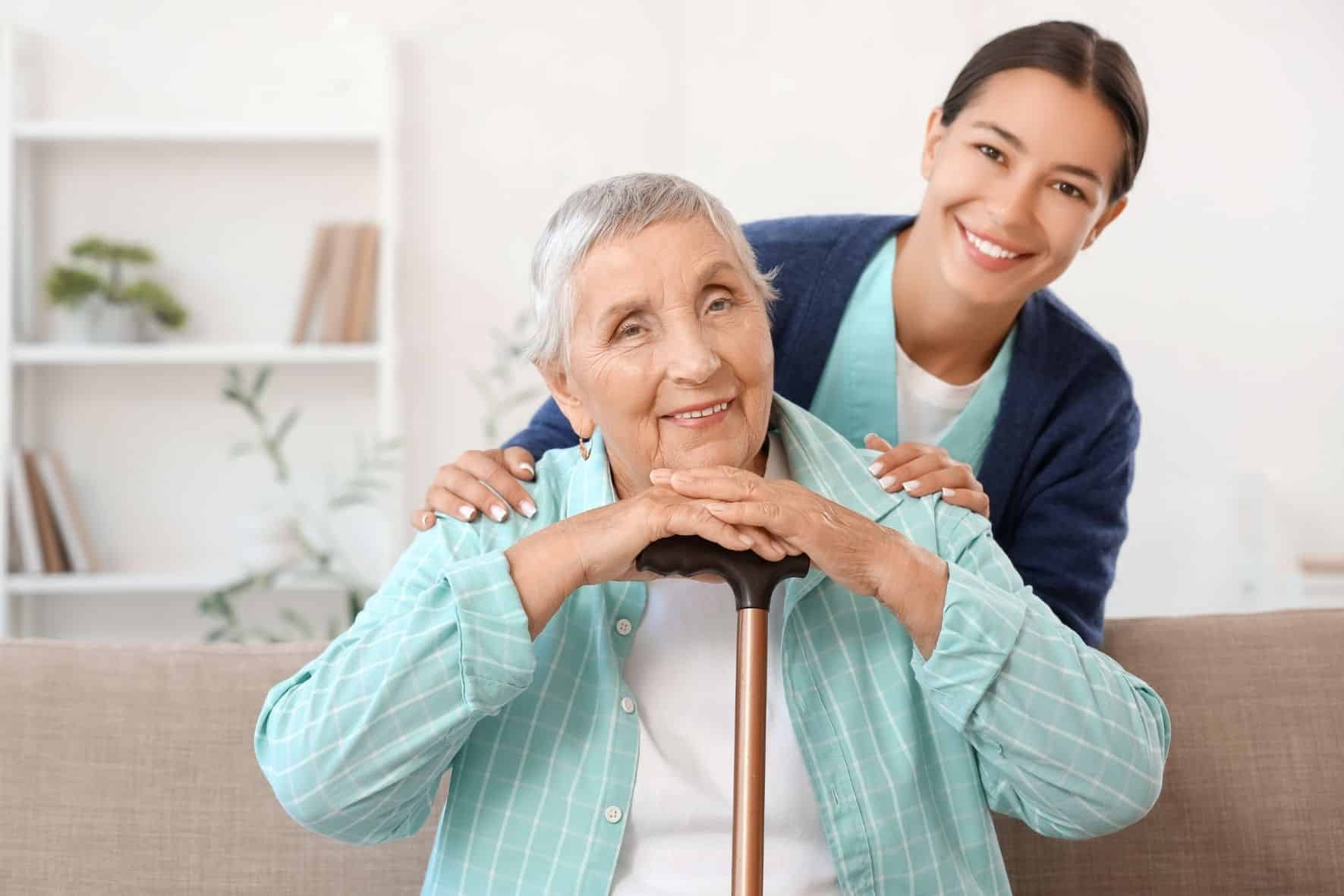 Accesorios para el cuidado del adulto mayor: guía práctica para una atención cómoda y digna