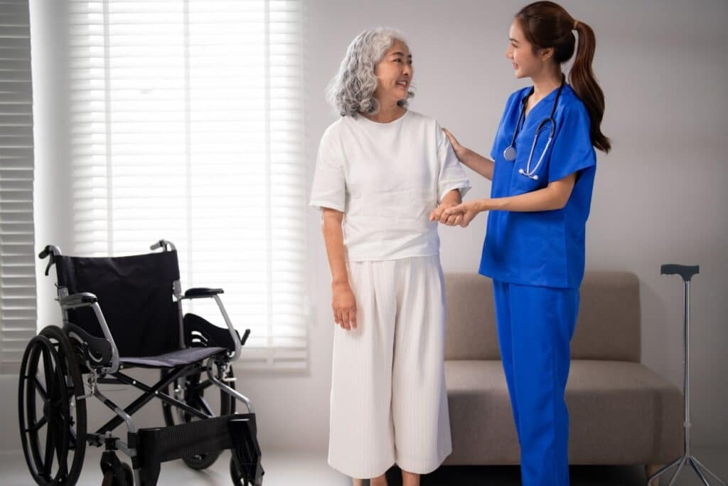 Señales de que un adulto mayor necesita un cuidador