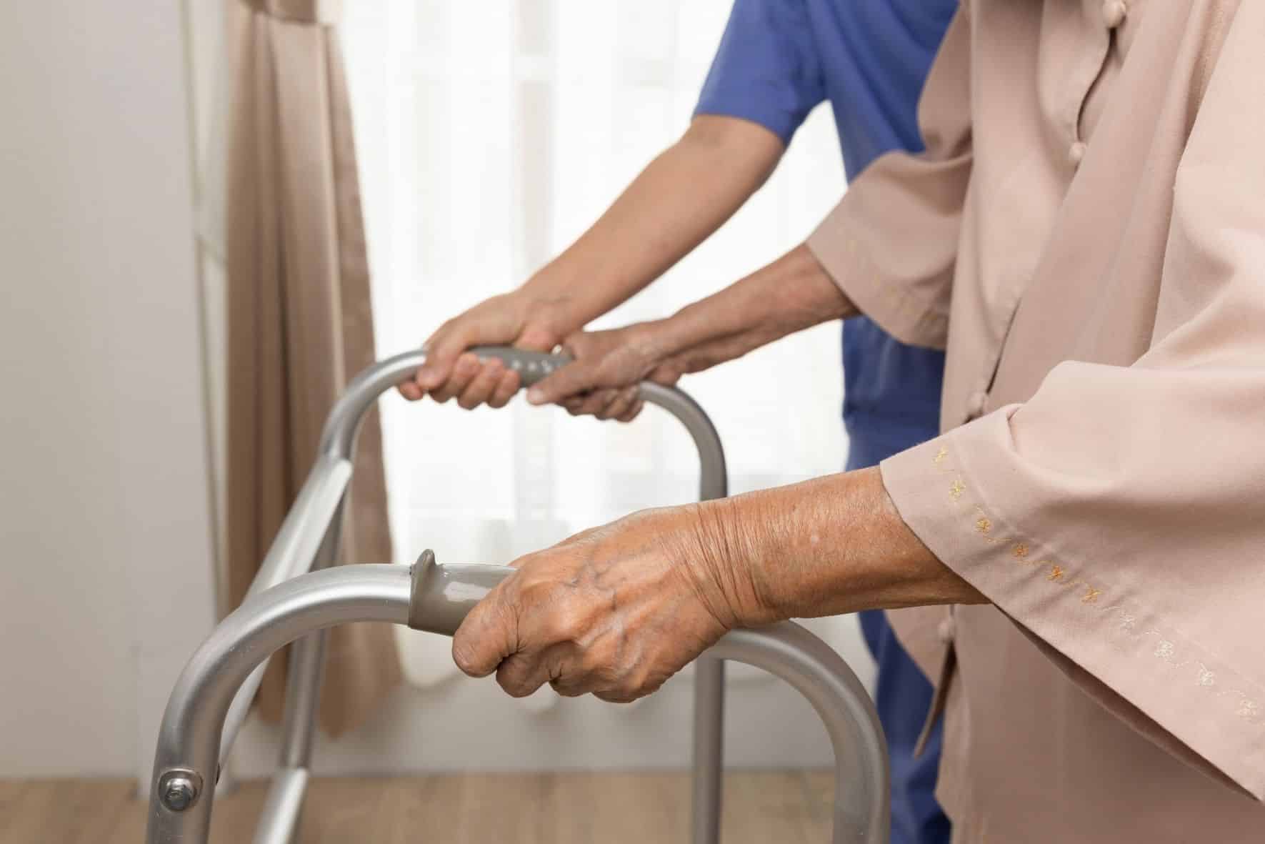 Sarcopenia en el adulto mayor: qué es, síntomas y cómo prevenirla
